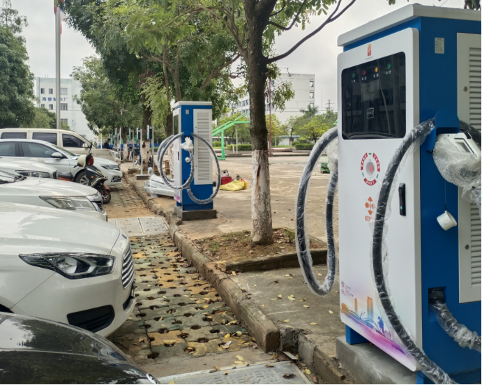 120KW的直流充電樁多少錢一臺？