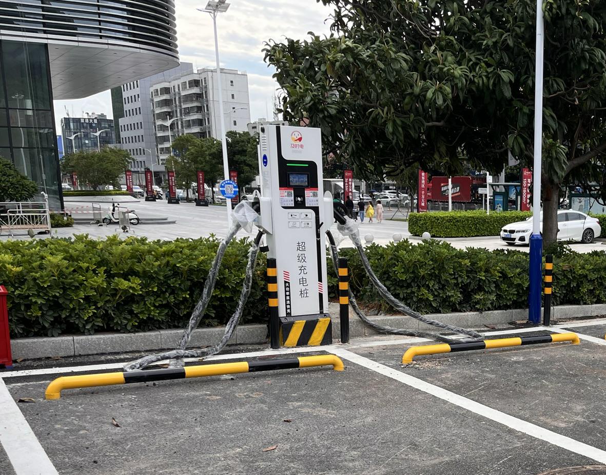 及時電新能源汽車充電樁怎么使用？